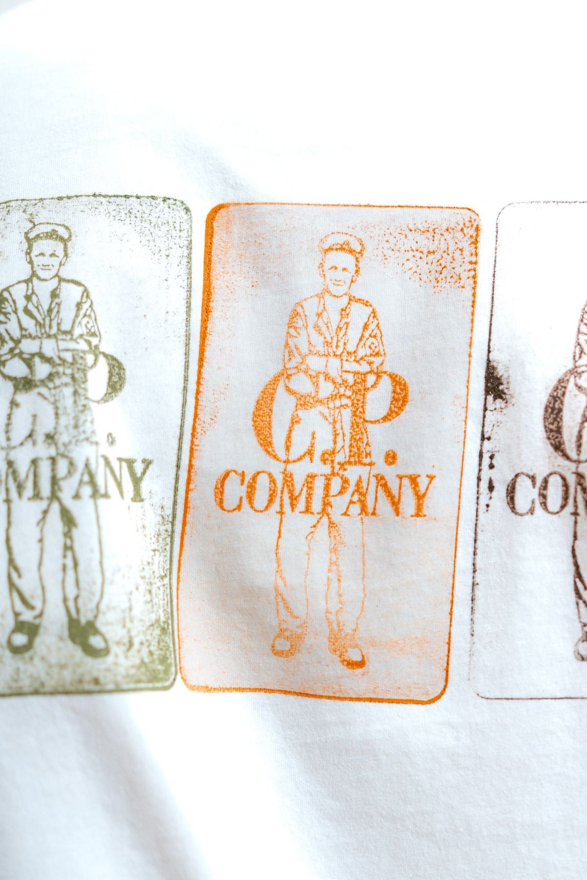 cp company uomo t-shirt bianca con stampa Artisanal Three Cards, dettaglio