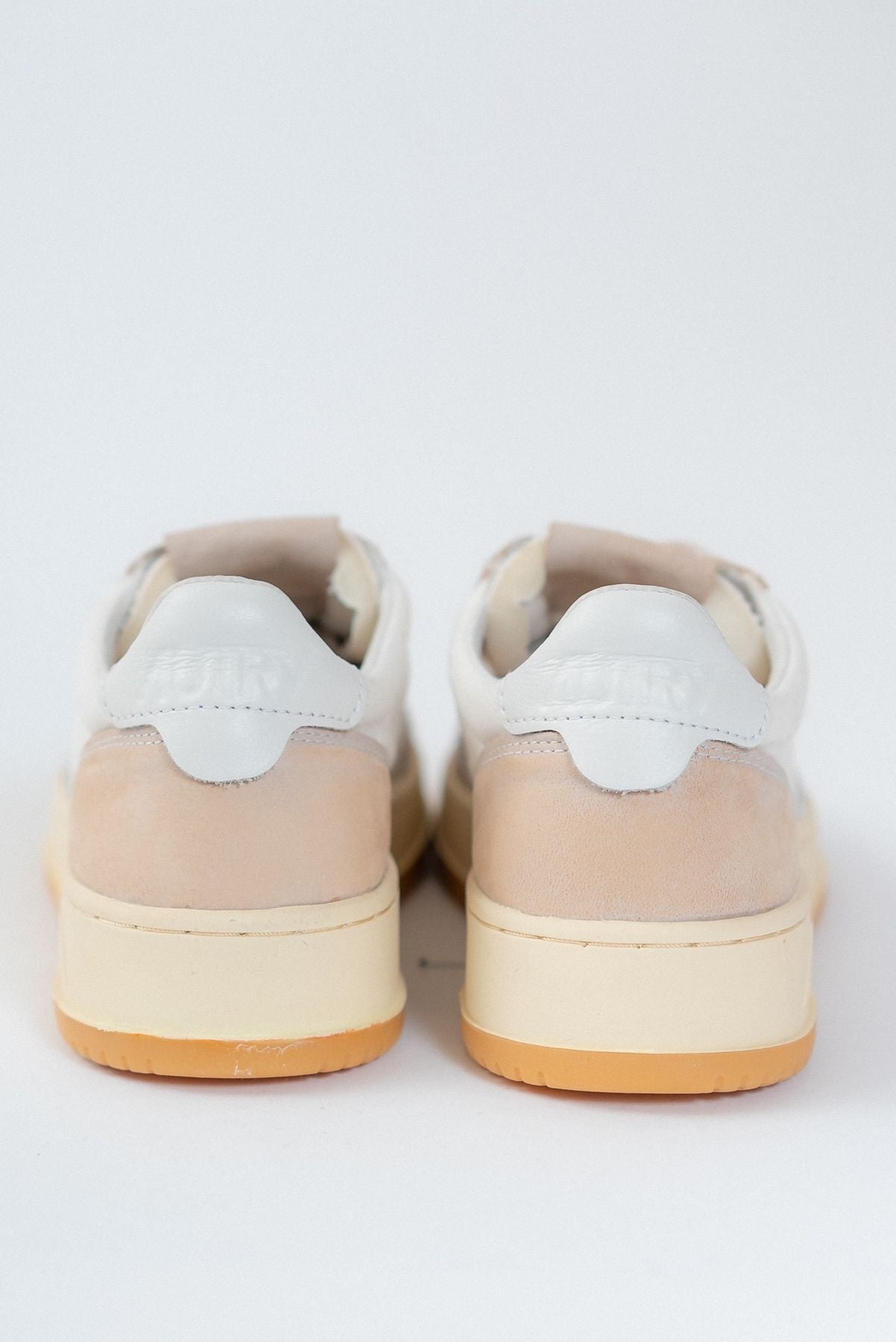 autry sneakers uomo medalist in canvas bianco in saldo, vista posteriore