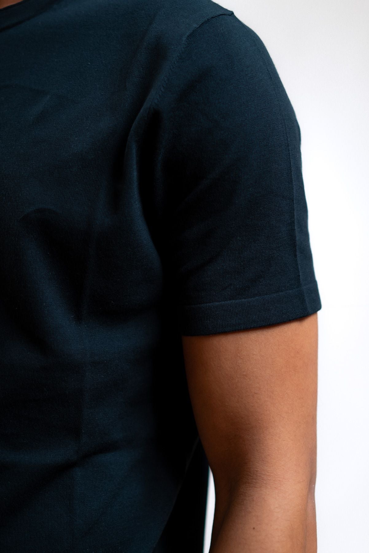 kangra cashmere uomo maglia in filo di cotone nera a girocollo, dettaglio