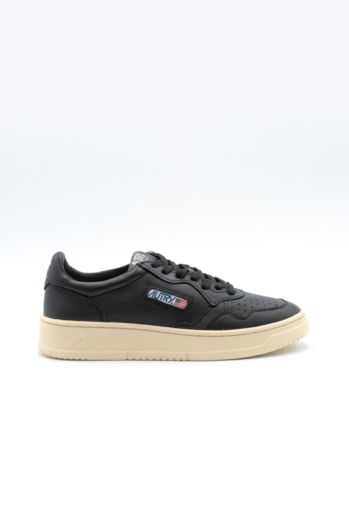 AUTRY Sneakers Medalist Low in Nappa Nera