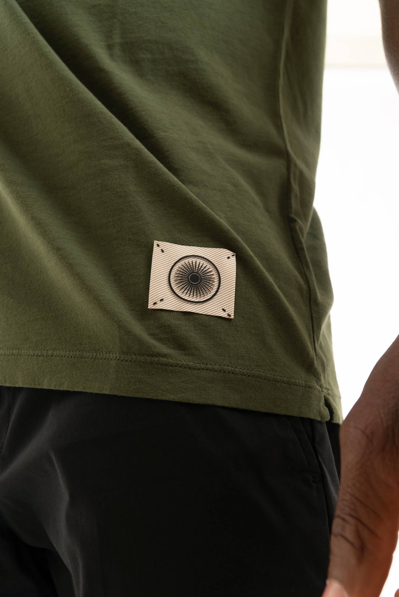 T-shirt Basic con Etichetta Logo Verde