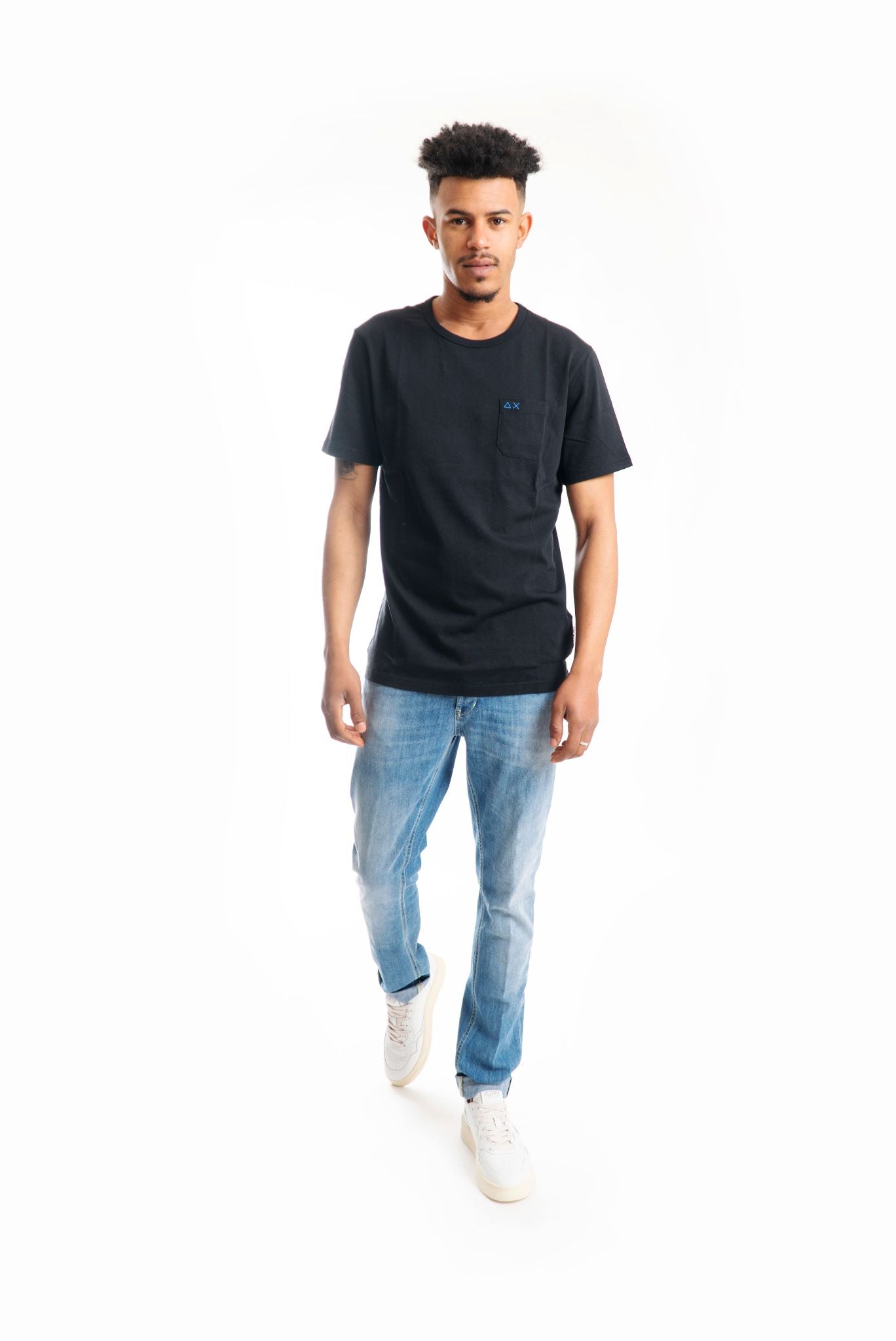 T-shirt Nera con Taschino