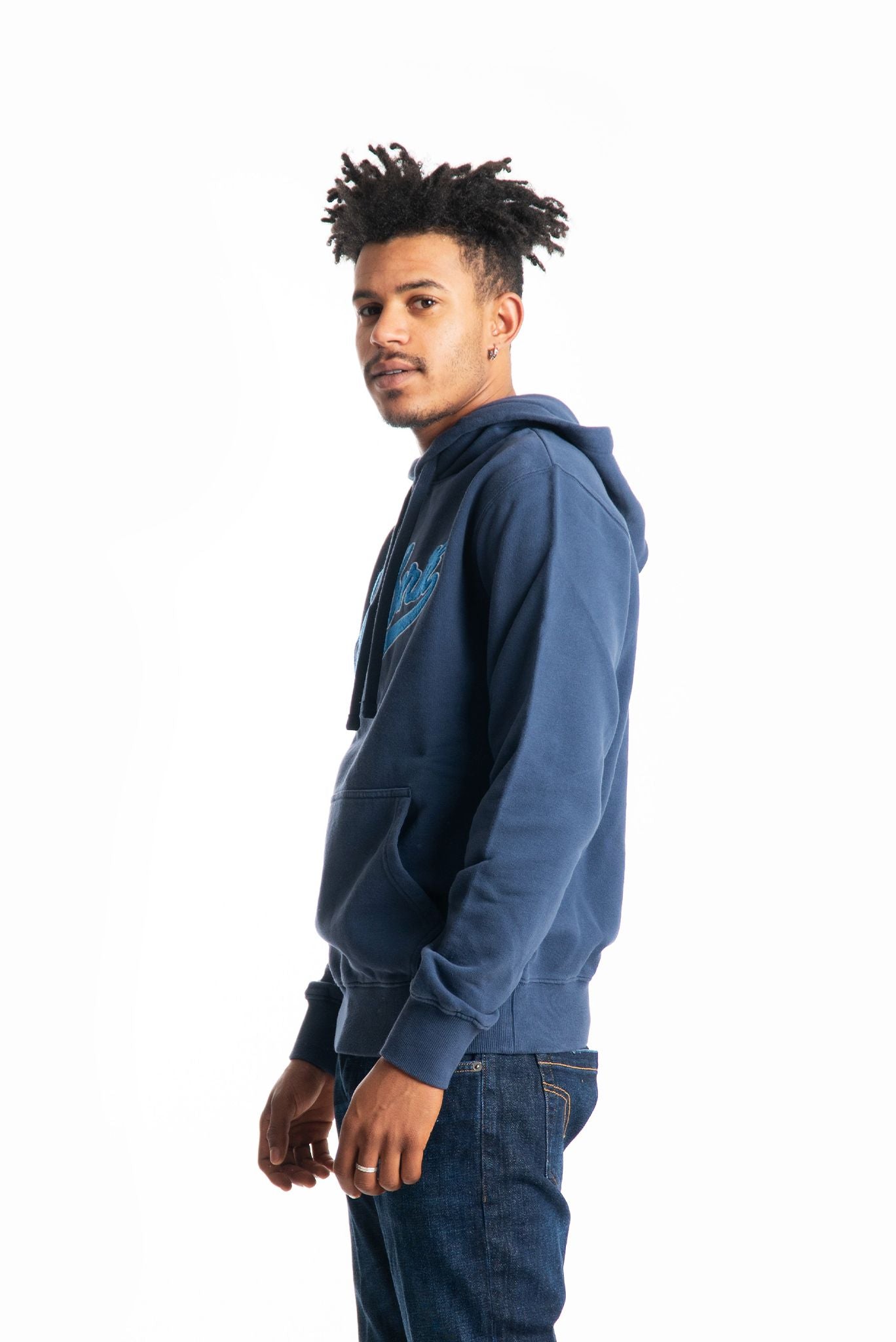 mc2 saint barth felpa blu da uomo con scritta st barth, lato