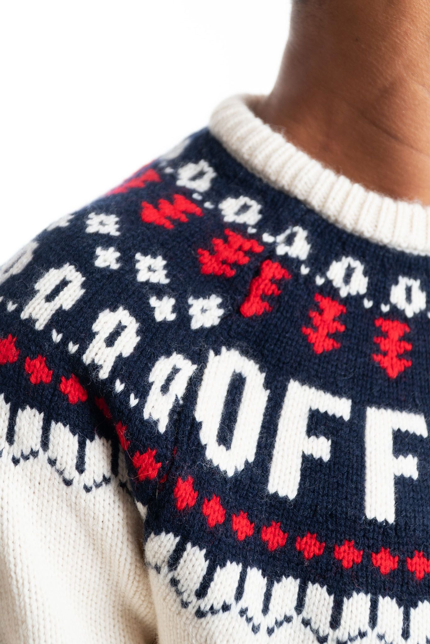 mc2 saint barth uomo maglione panna con dettaglio ricami e scritta off pista, dettaglio